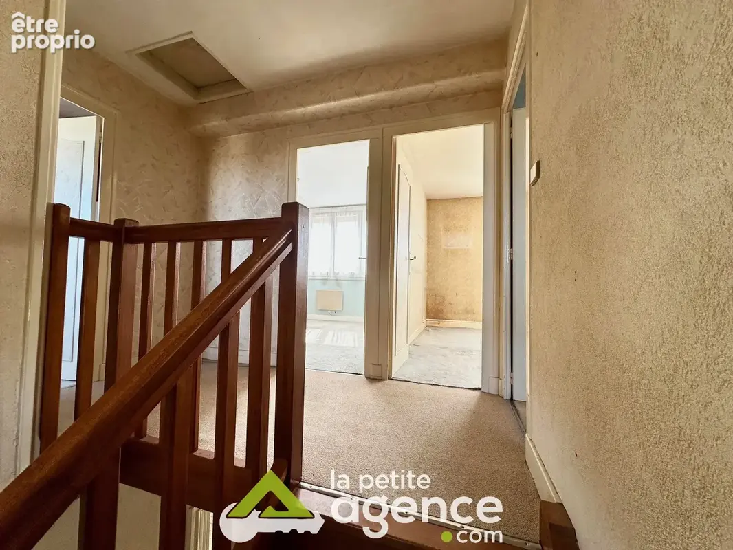 SAINT DOULCHARD, maison T4 de 117 m2 avec garage et dépendances sur  600 m2 de jardin. - photo 3