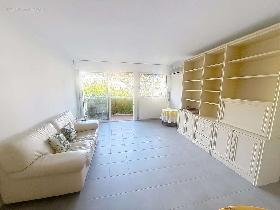 Cannes tassigny : residence seniors grand 2 pieces refait neuf - photo 11