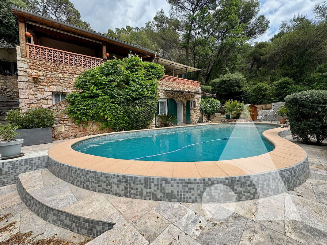 Maison à VILLECROZE