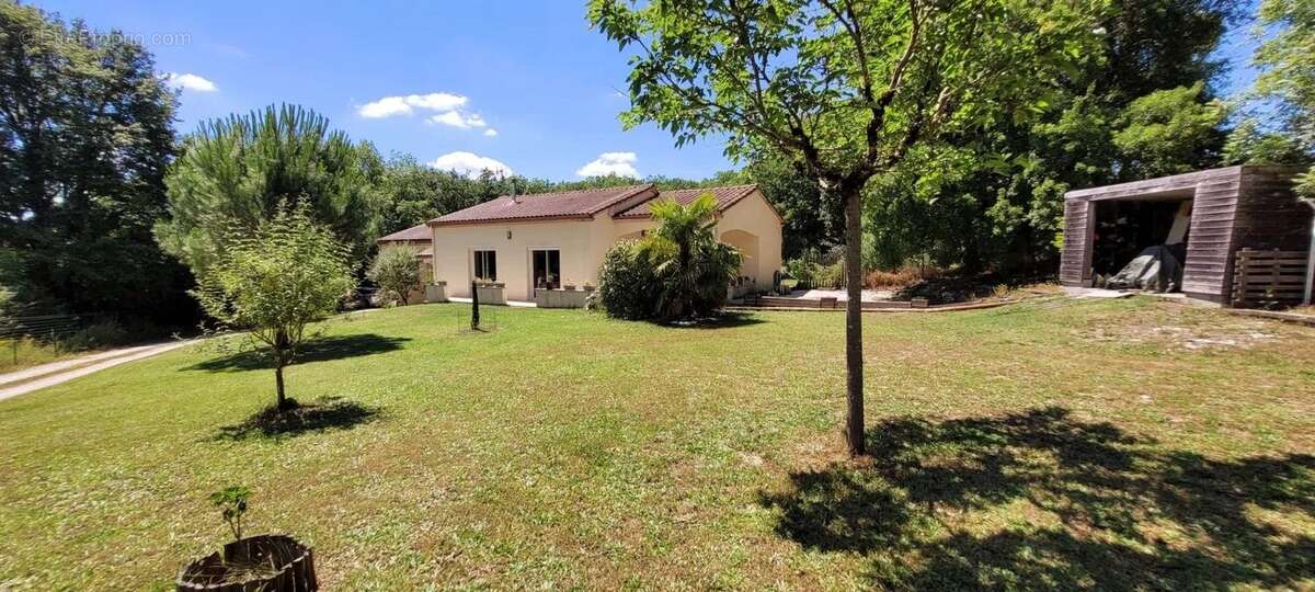 Maison à MONTAIGU-DE-QUERCY
