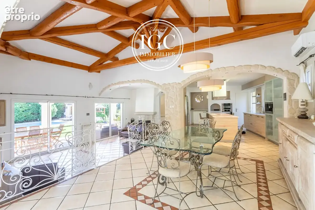 La Fare-les-Oliviers  Villa de 185 m² sur 1550 m² de terrain avec piscine - photo 13