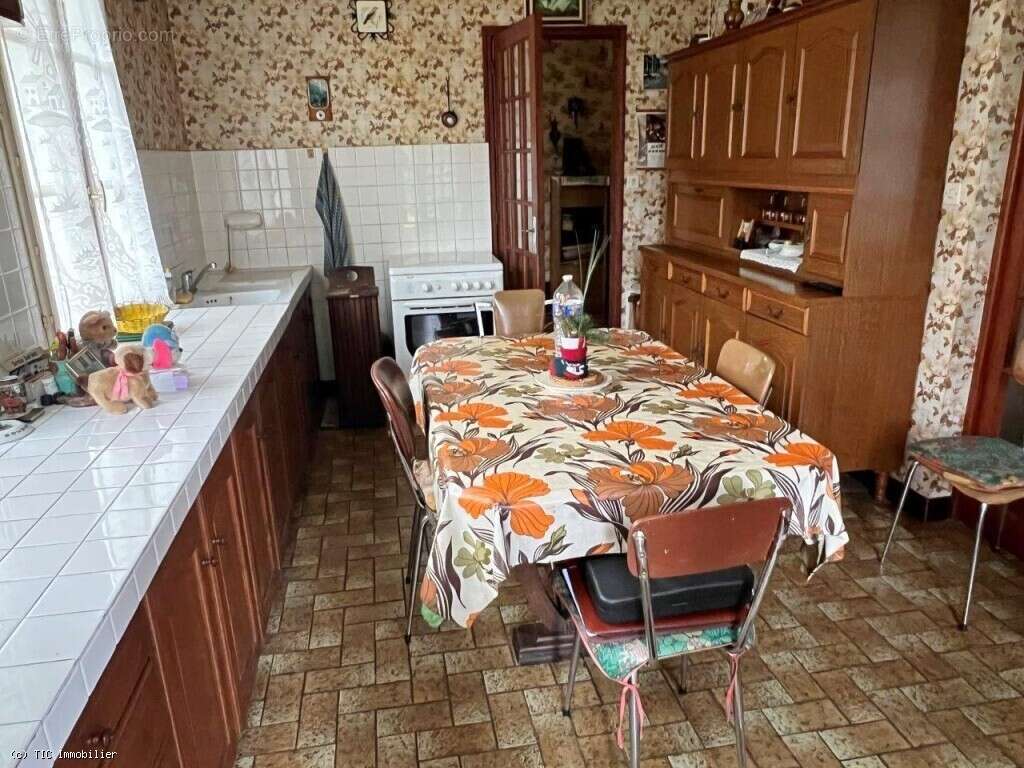 Maison à NANTEUIL-EN-VALLEE