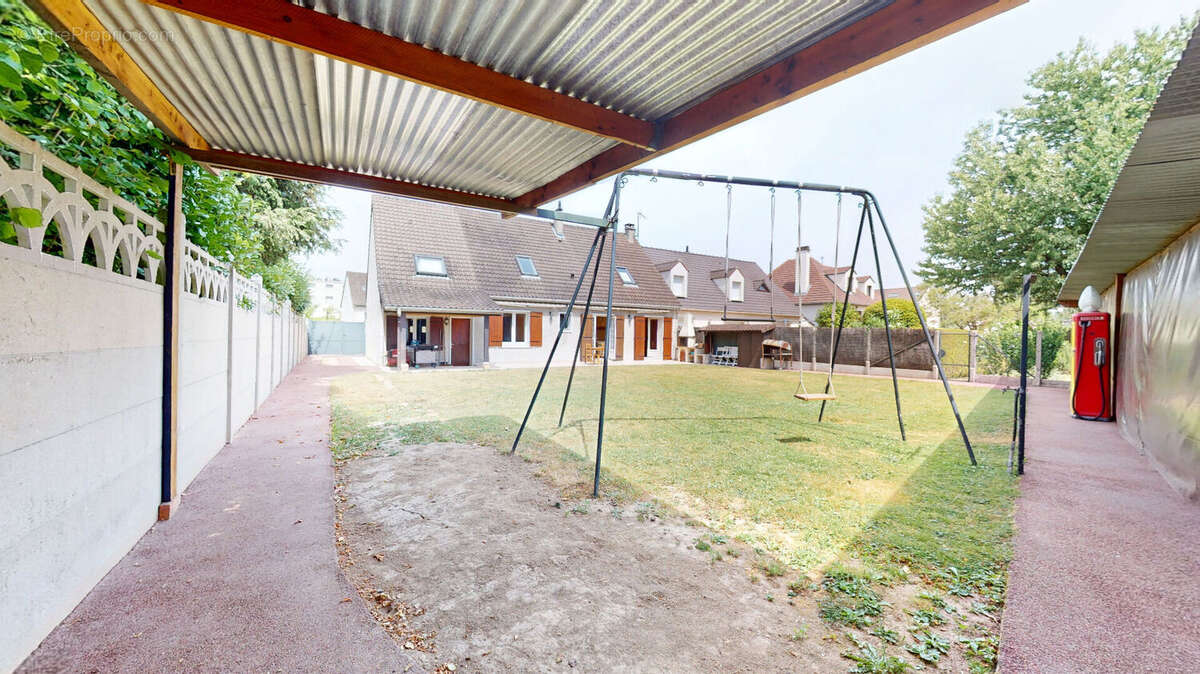 Maison Bois d'Arcy 6 pièces 160 m2 - 671 m² de terrain - photo 2