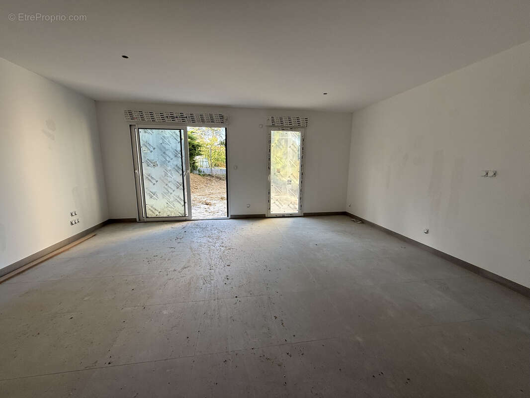 Maison à EYZIN-PINET