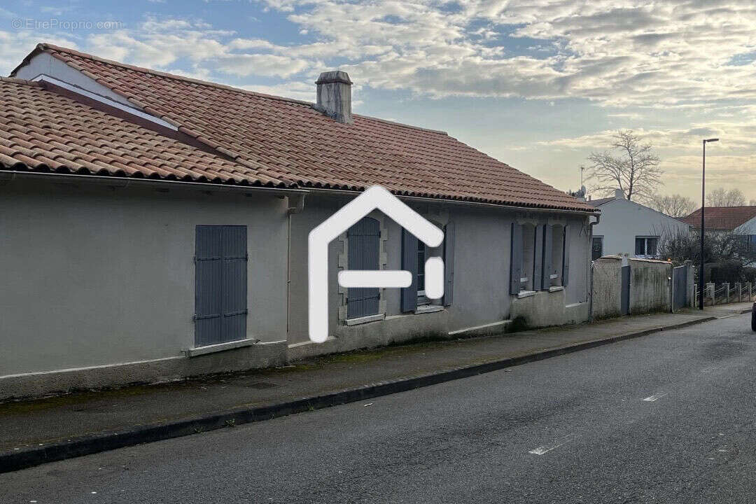 Maison à MOUTIERS-LES-MAUXFAITS