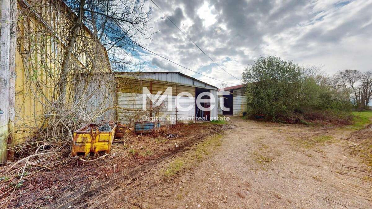 Commerce à EPINEAU-LES-VOVES