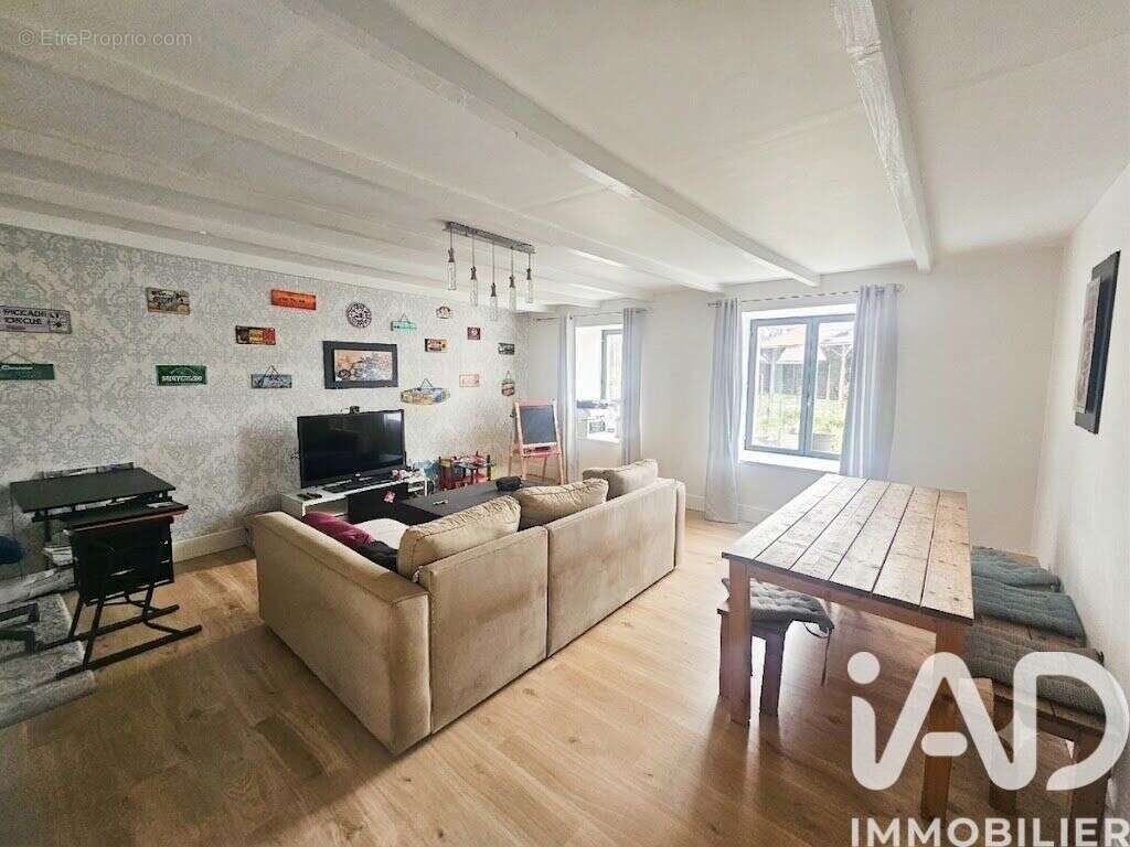 Maison 151 m² à Rouillac  - photo 6