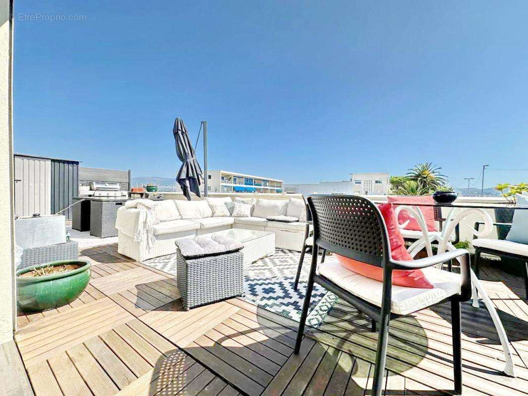 2 appartements face mer, 158 m², terrasses & 3 parkings – Cannes Plage du Midi  - photo 3