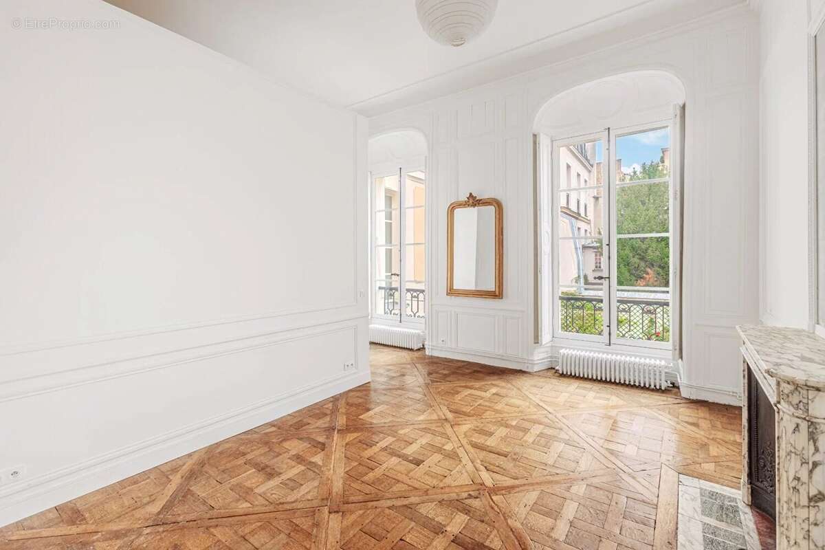 Appartement 131 m² à Paris-7e  - photo 2