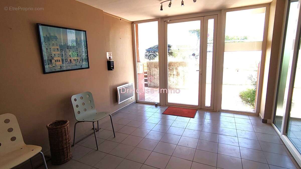 Commerce à BAGNOLS-SUR-CEZE