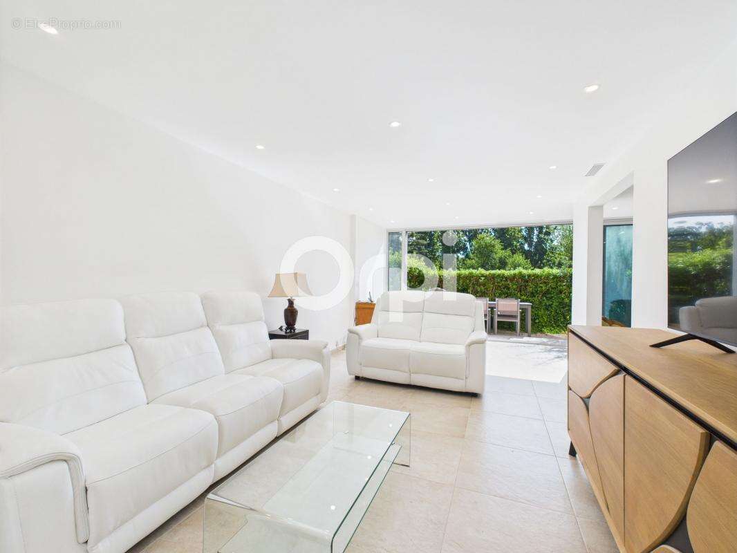 Appartement à MANDELIEU-LA-NAPOULE