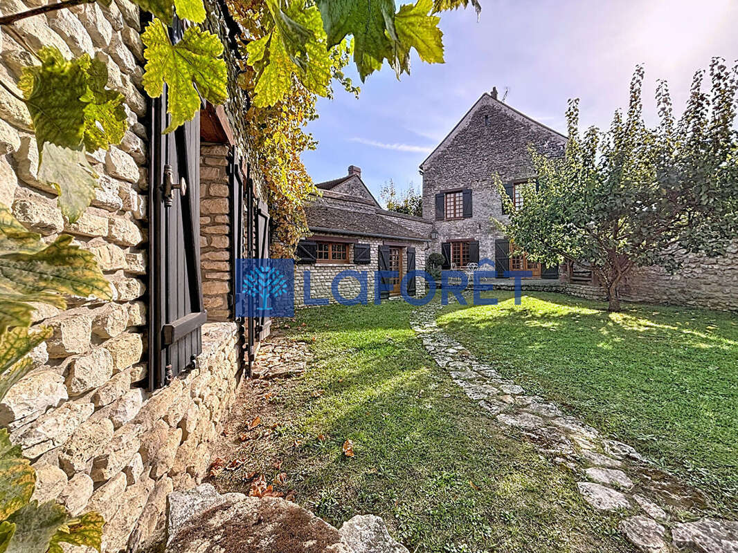 Maison à JUMEAUVILLE