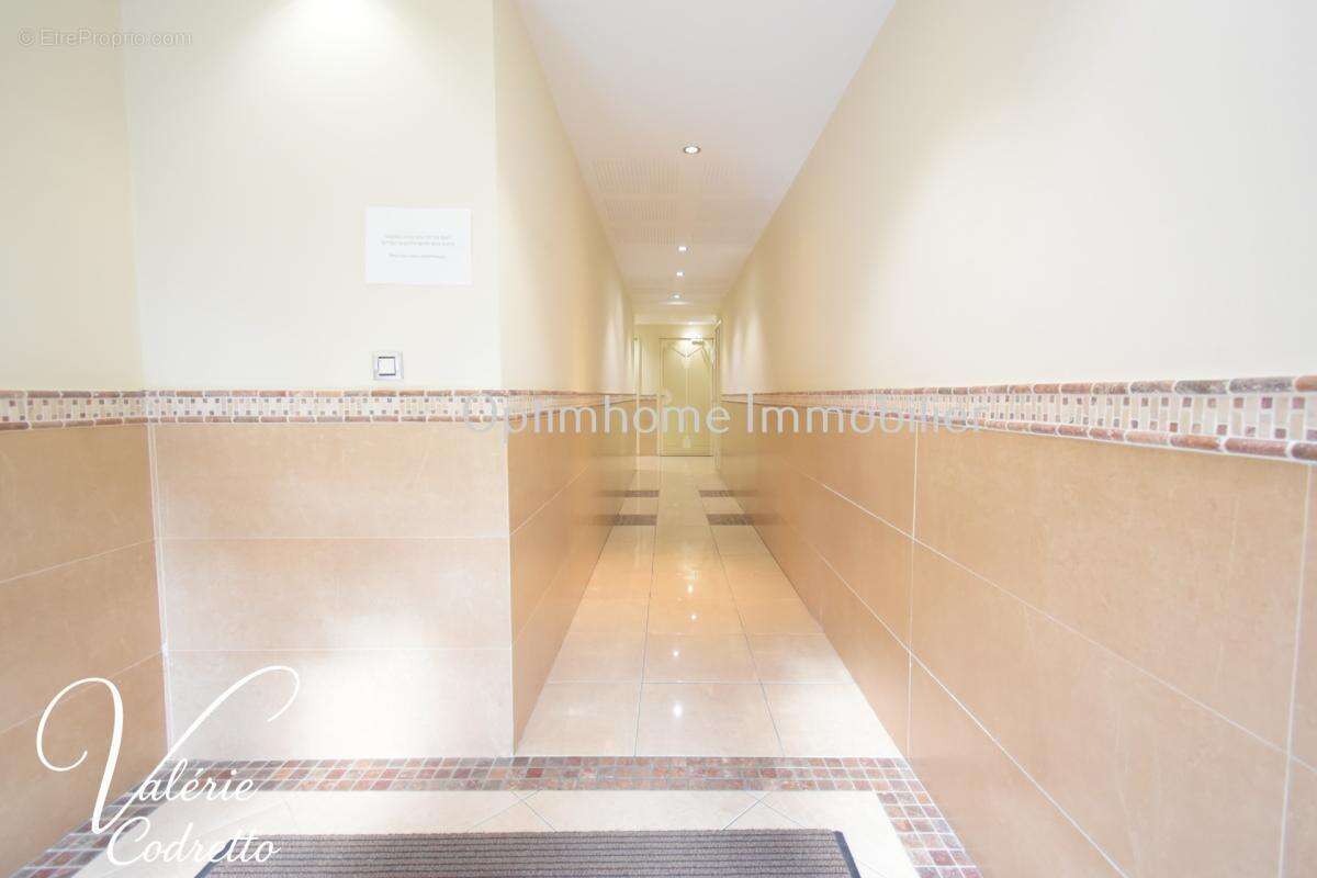 HYÈRES – T3 70 m² avec terrasse, garage – Résidence prisée proche centre-ville 83400 - photo 5