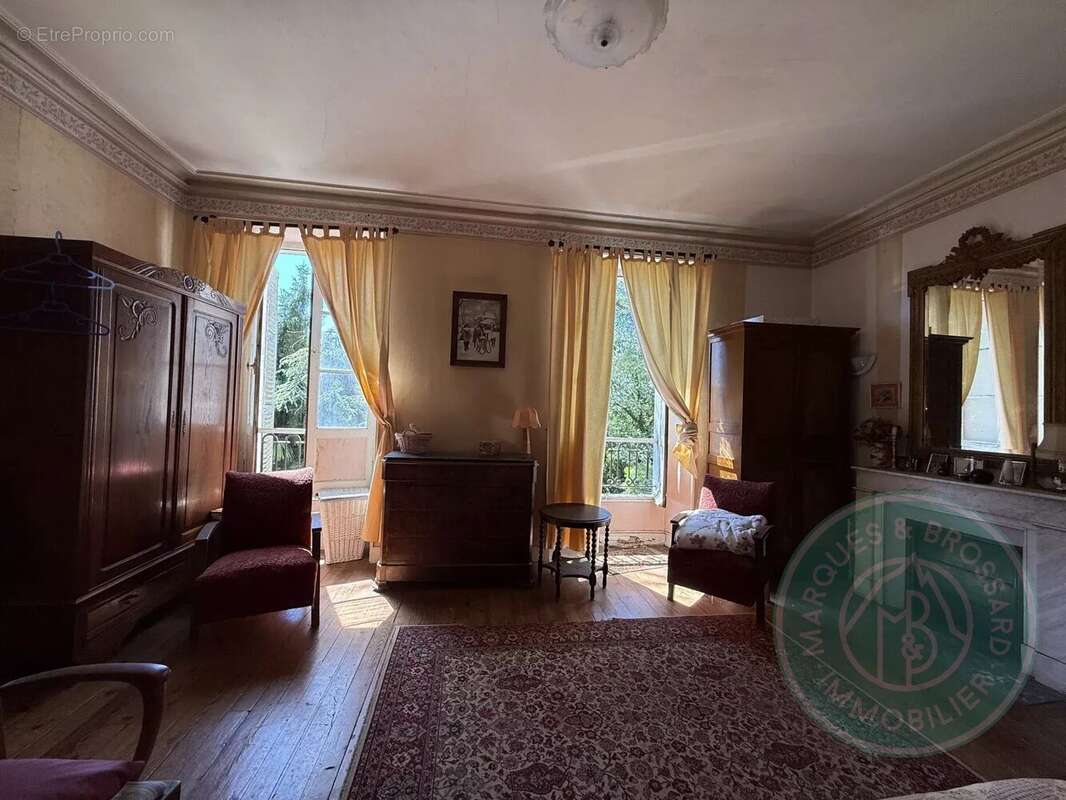 Maison de maître avec dépendance et terrain - photo 19