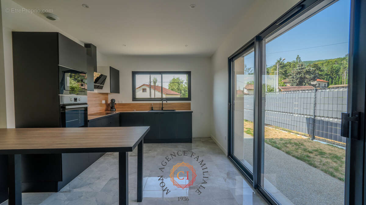 Maison 4 pièces de 105 m2 - photo 3