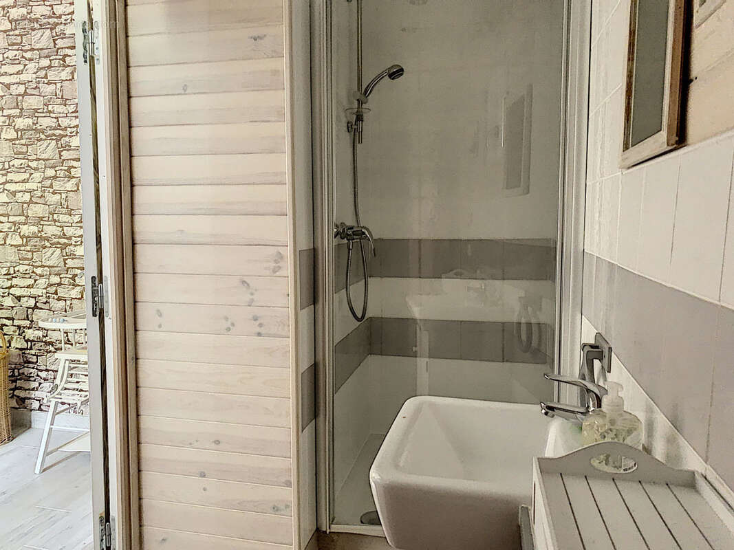 Une bastide du 16ème siècle rénovée de 260 m2 hab., aménagée en 2 logements et annexes, cour intérieure, pisci - photo 22