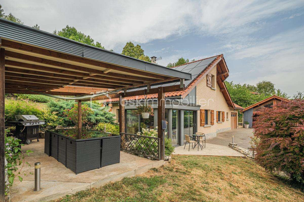  Maison familiale avec grand terrain, piscine et autonomie énergétique – Notre-Dame-de-Mésage Le Haut - photo 17