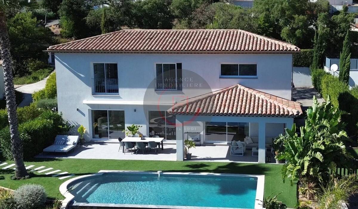 Maison à LES ADRETS-DE-L&#039;ESTEREL