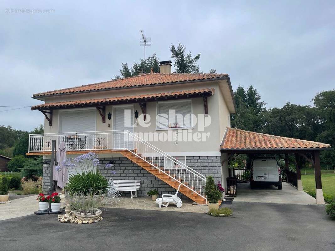 Maison à MONTROLLET