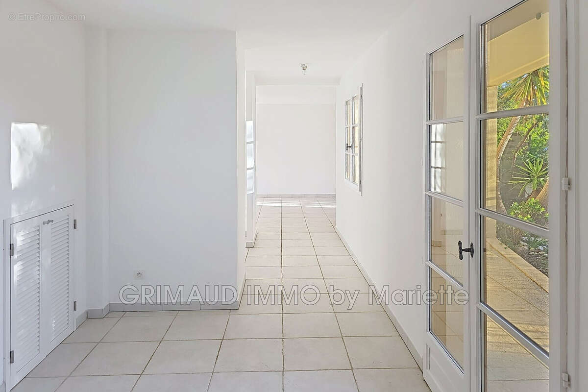 Appartement à GRIMAUD