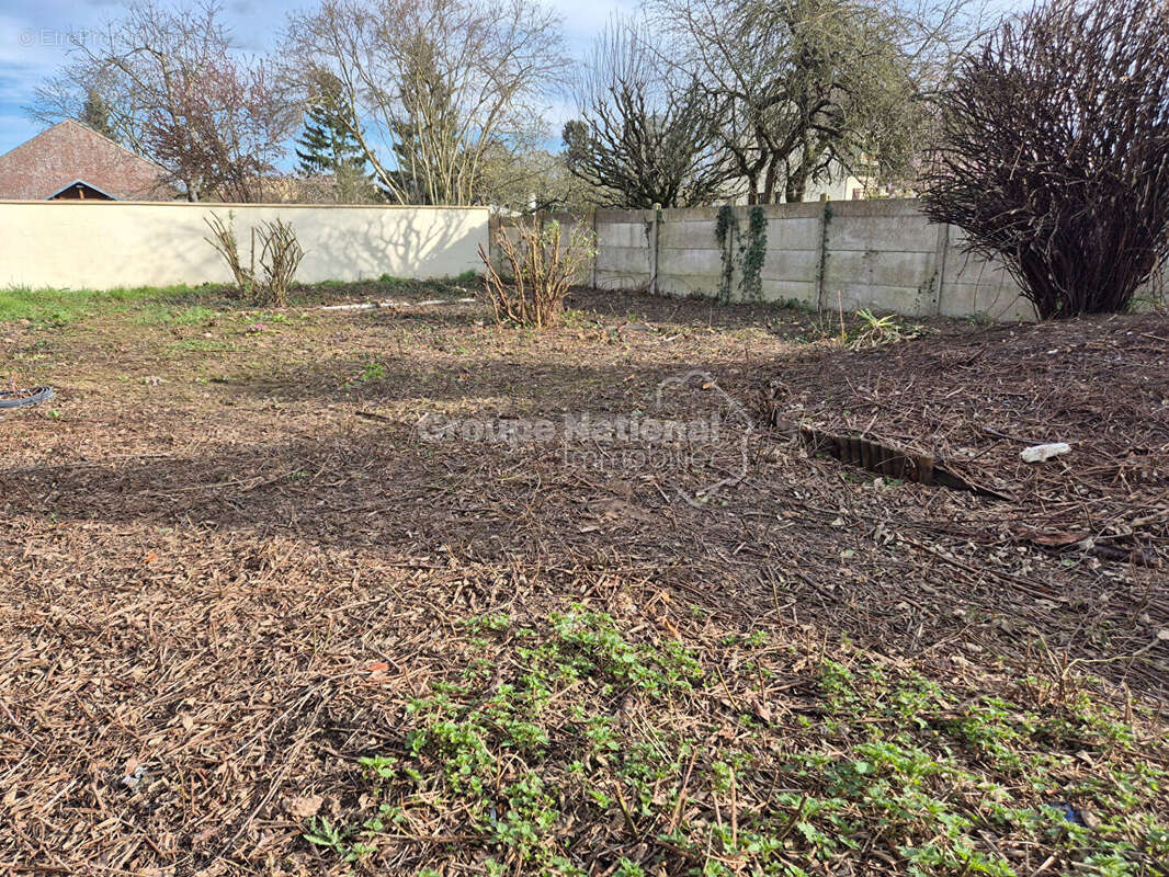 Terrain à SAINT-CREPIN-IBOUVILLERS
