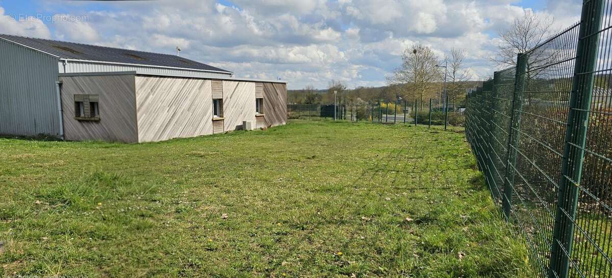 Commerce à SOUVIGNE