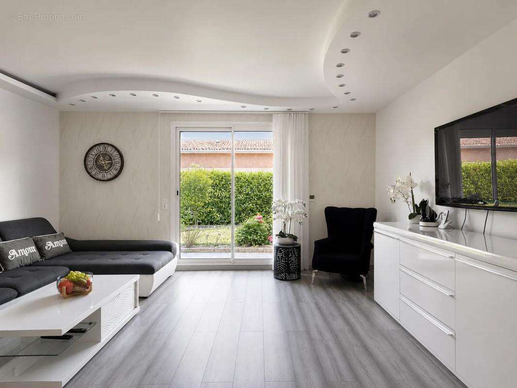 Maison de 7 pièces de 113 m² à Les Roches-de-Condrieu - photo 3