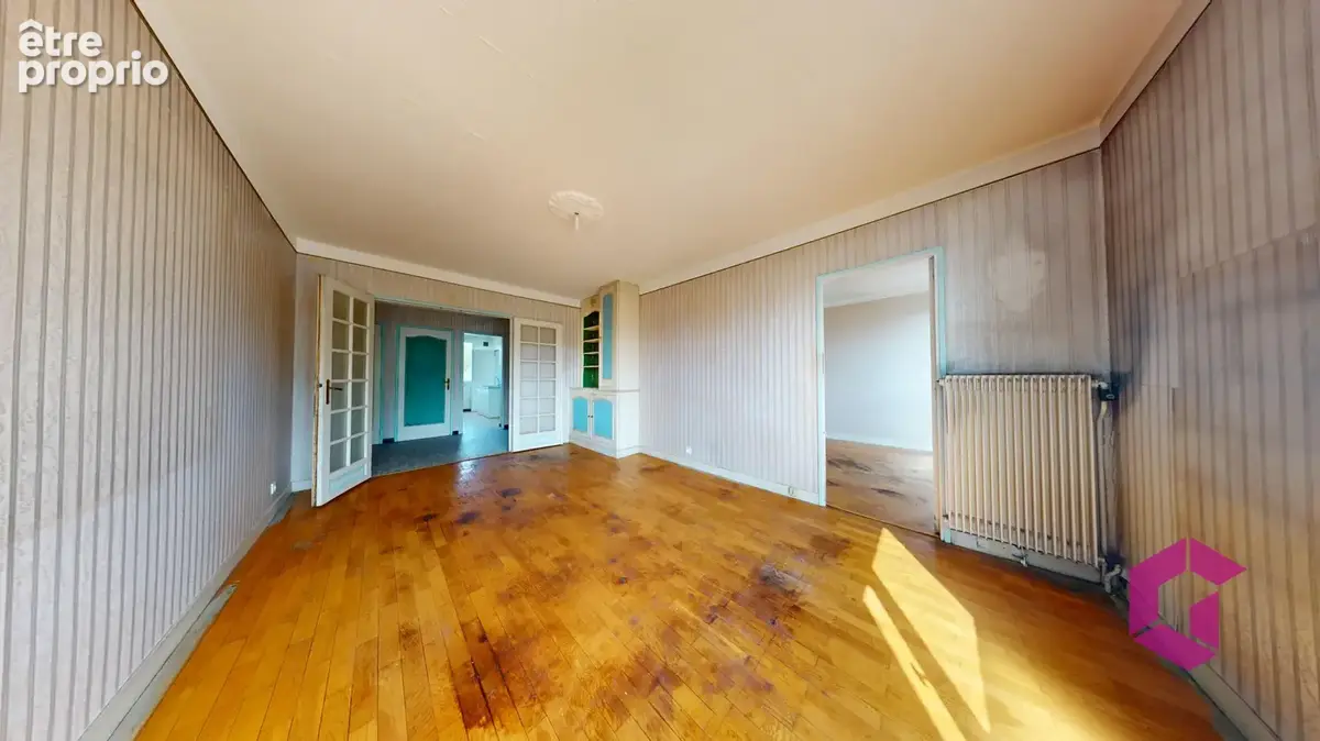 A vENDRE proximité place jacquard appartement de type T4 avec travaux - photo 2
