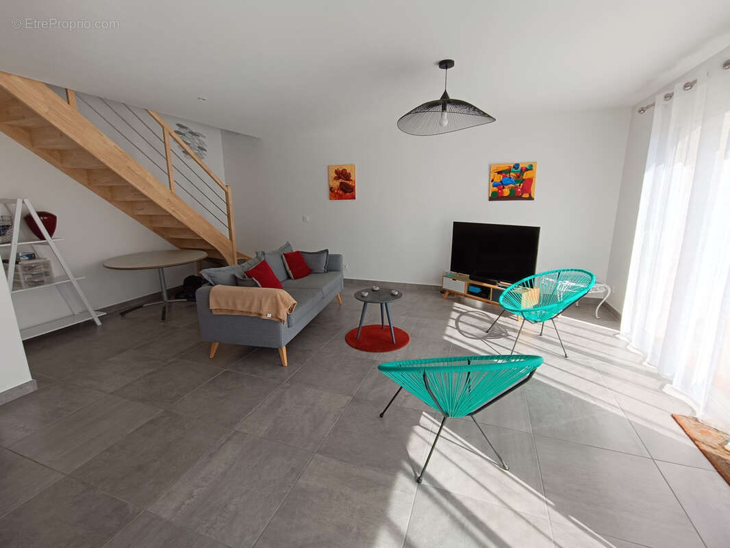 Maison à SAINT-LAURENT-DE-LA-SALANQUE