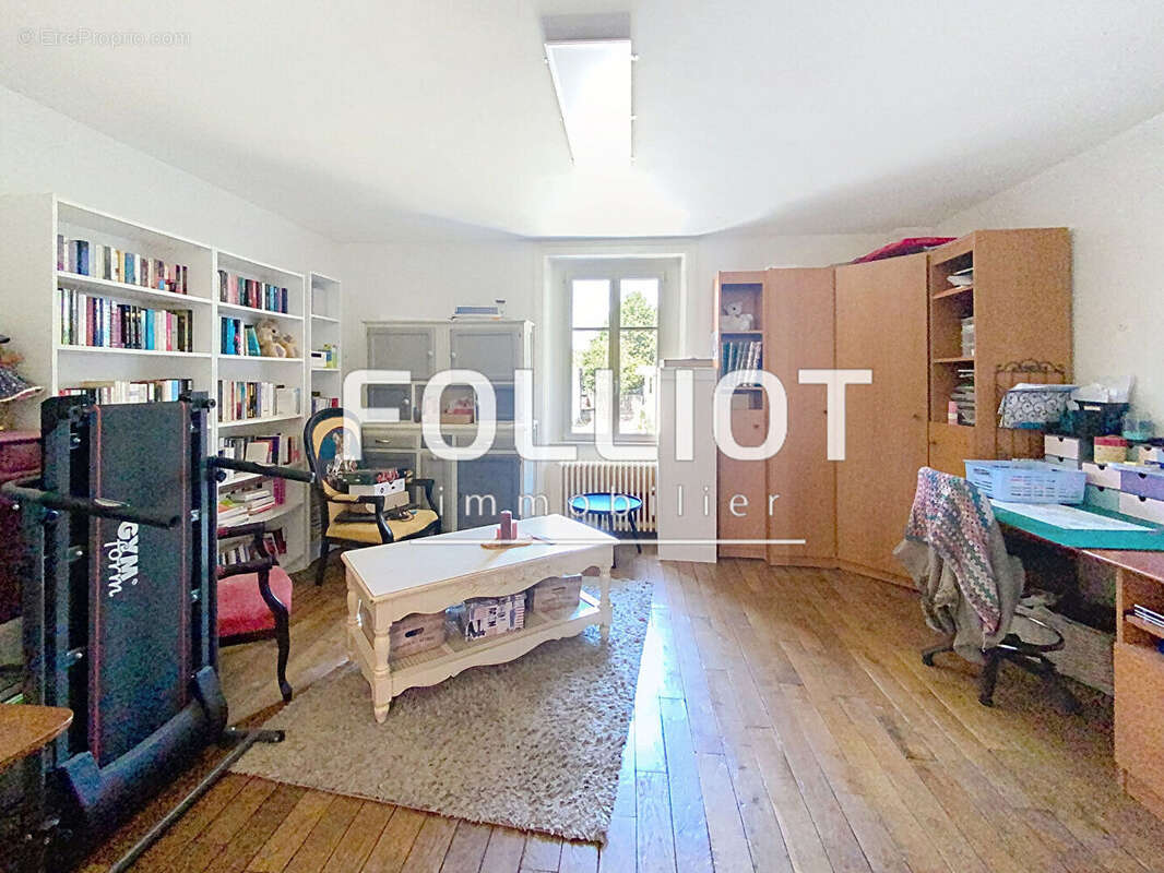 A VENDRE - Maison spacieuse de 9 pièces à Fougères - photo 11