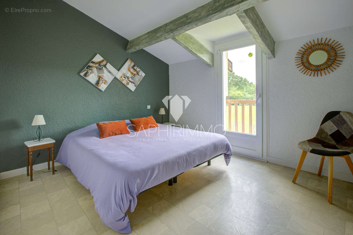 Maison à CHERVEIX-CUBAS