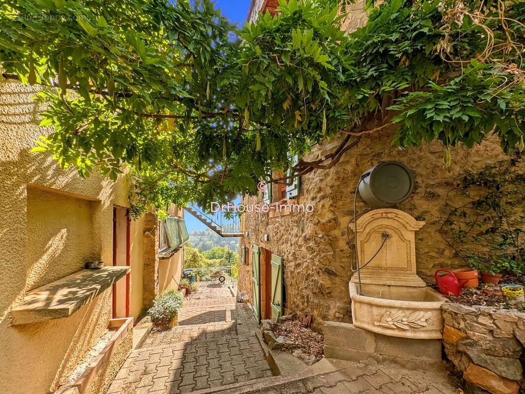 Maison à VAUX-EN-BEAUJOLAIS