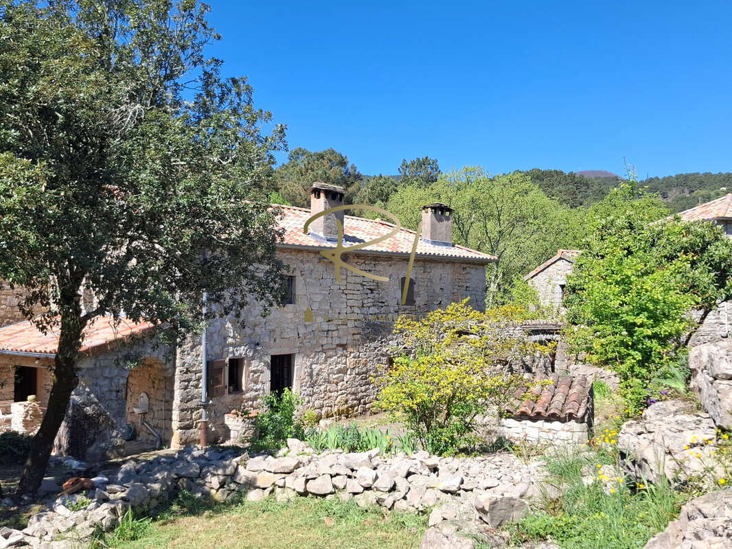 Mas en pierre   300 m2 hab   8 ha de terrain, Sud Ardèche - photo 7