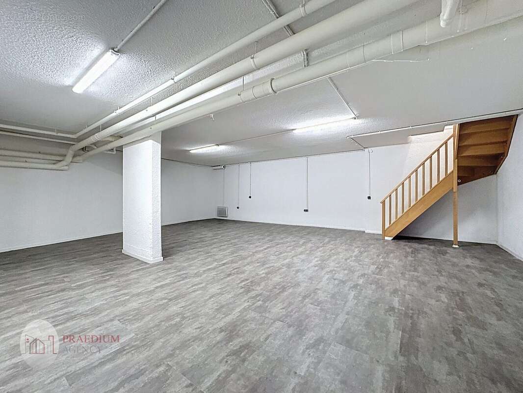 Commerce à SURESNES