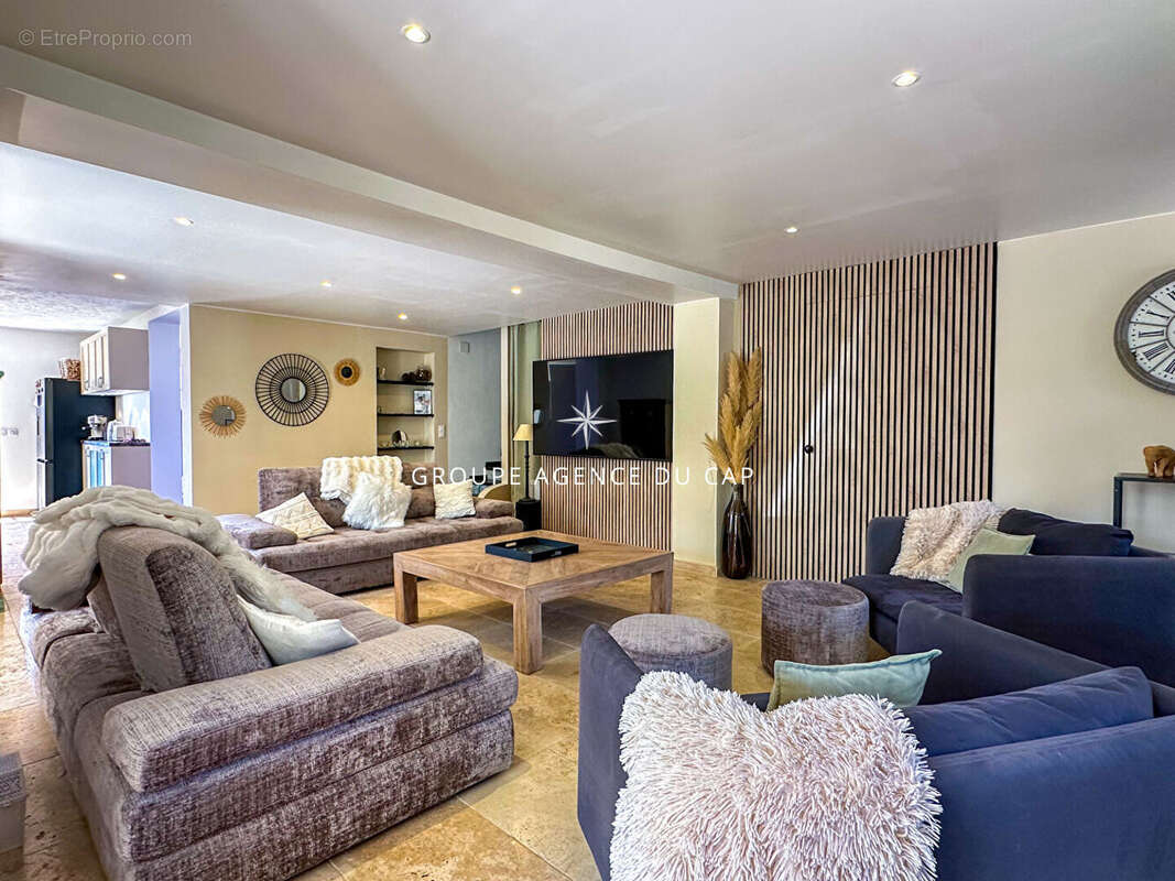 A vendre villa de charme 4 chambres terrain plat piscine parking proche mer aux issambres - photo 7