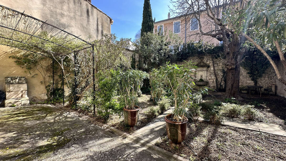 Maison à PERNES-LES-FONTAINES