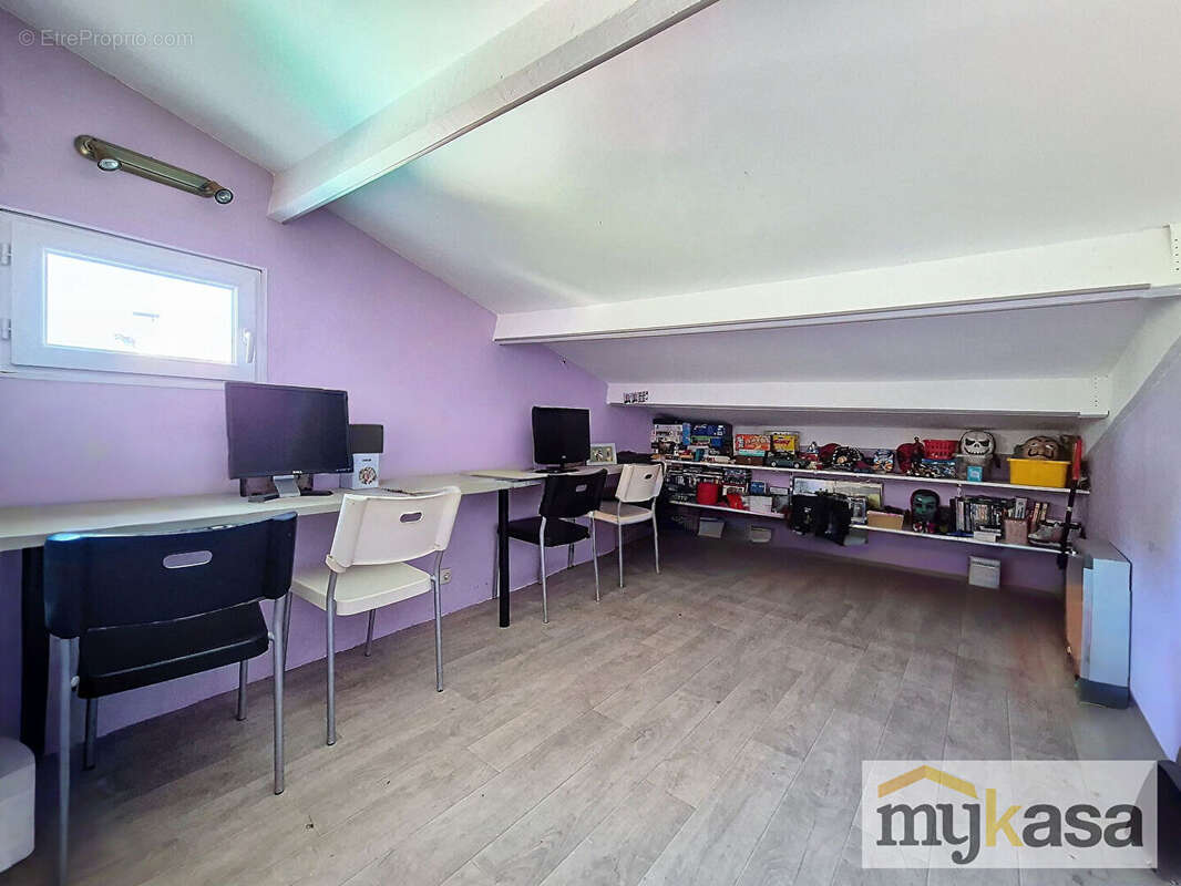 Maison à SAINT-MITRE-LES-REMPARTS