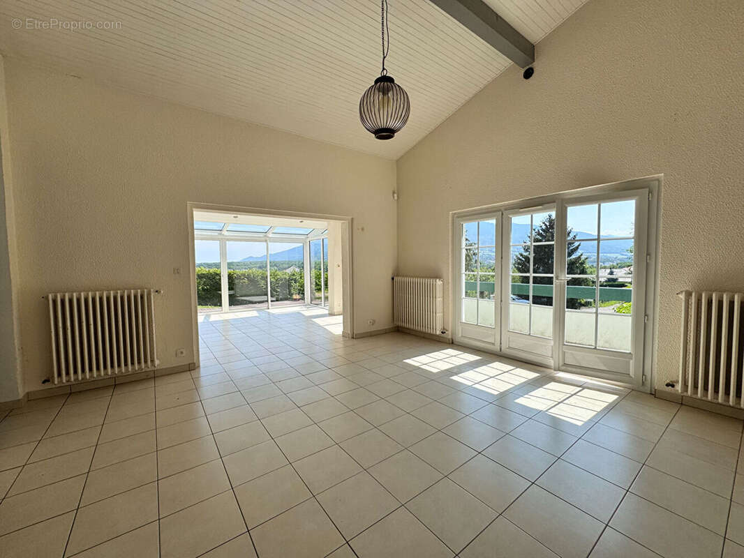 Maison à VETRAZ-MONTHOUX