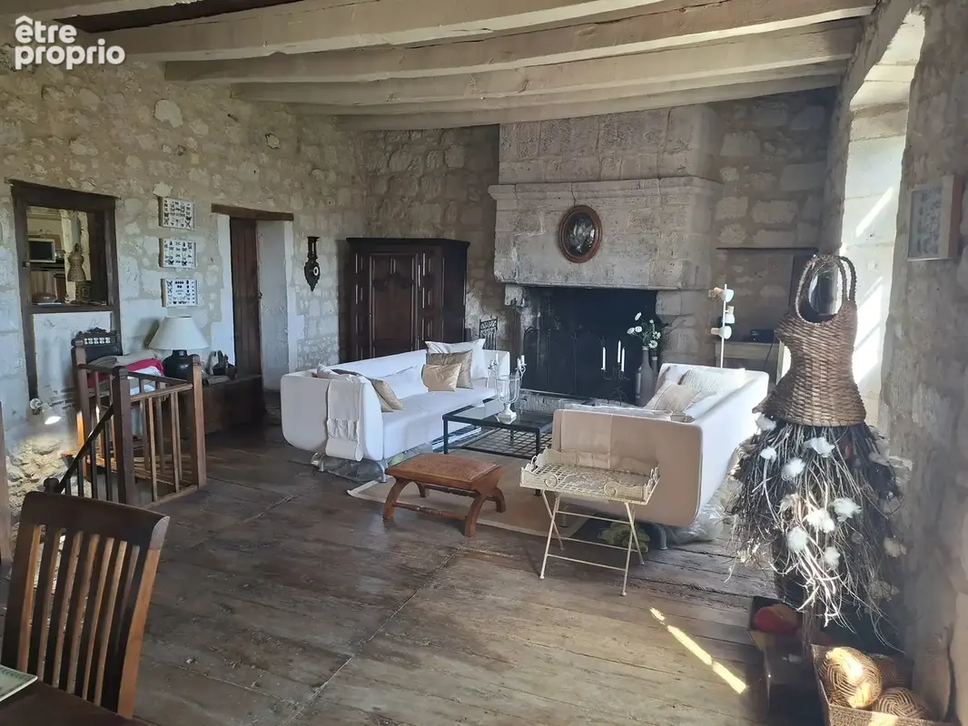 Maison de village magnifiquement préservée, située dans un village classé et offrant une vue panoramique. - photo 3