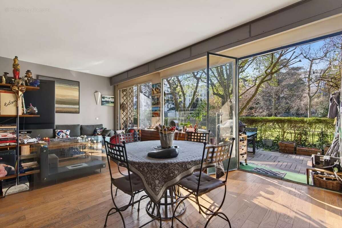 Appartement à NEUILLY-SUR-SEINE