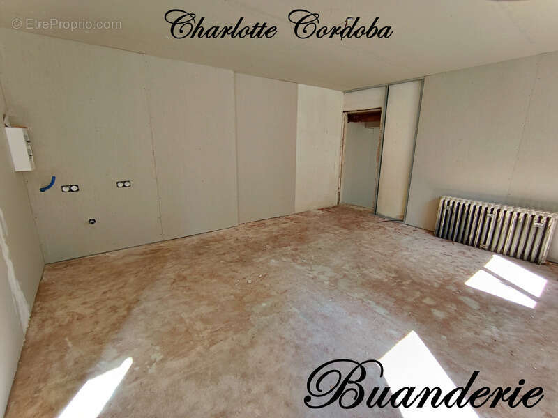 Maison à FEUGAROLLES