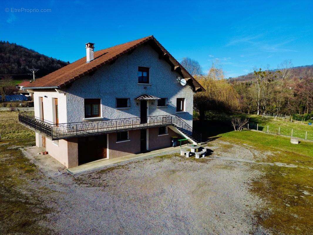 Maison à SAINT-GEOIRE-EN-VALDAINE