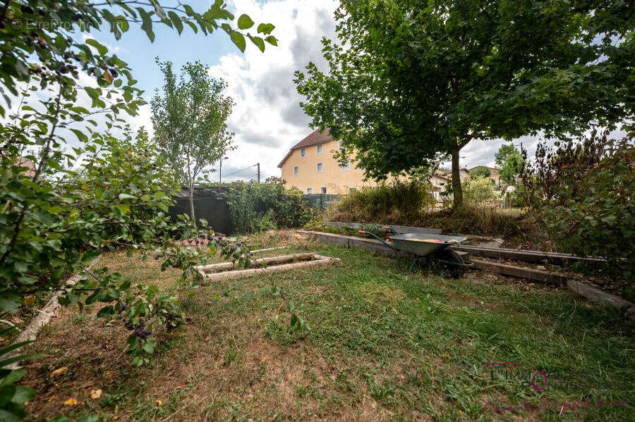 Maison de caractere offrant de beaux volumes - photo 26