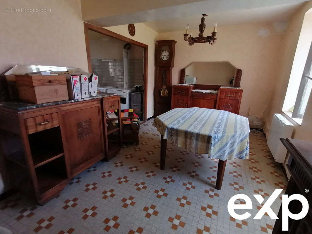 Maison à SAINT-SULPICE-LES-FEUILLES