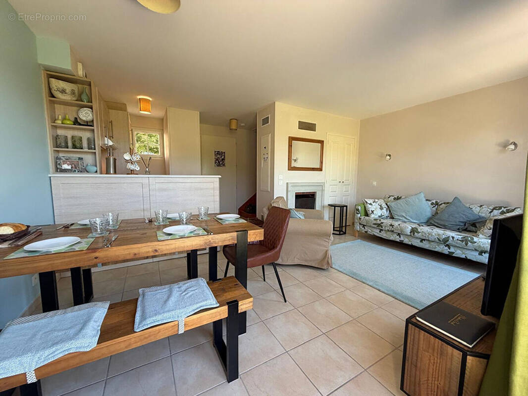 Appartement à PORT-EN-BESSIN-HUPPAIN