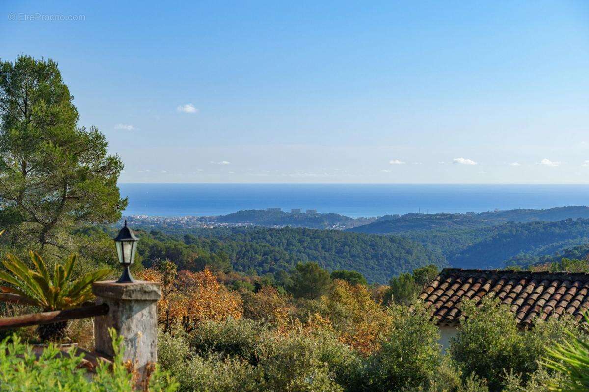 Maison à TOURRETTES-SUR-LOUP
