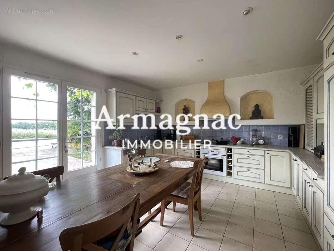 Maison à VIC-FEZENSAC