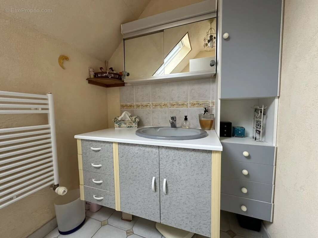 Maison à LE MESNIL-SAINT-DENIS