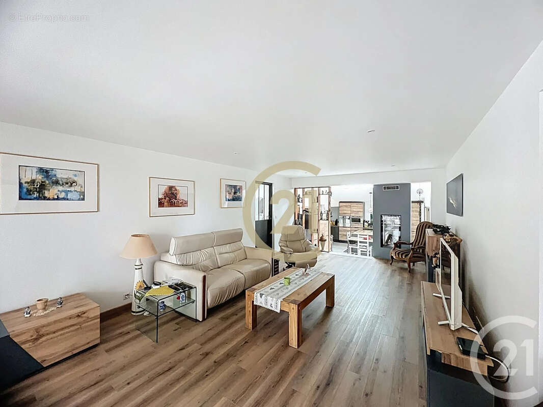 Maison à MONTAREN-ET-SAINT-MEDIERS