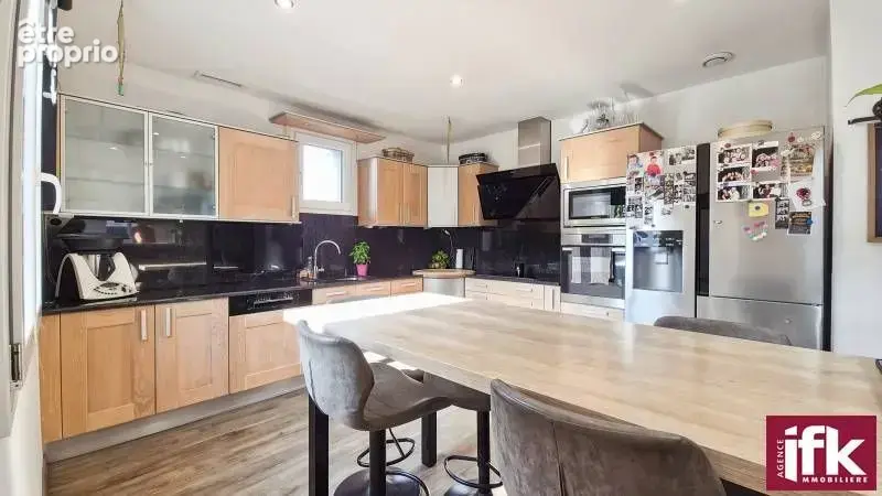 Maison plain-pied de 205 m² sur 13,52 ares avec piscine et double garage – DPE B - photo 7